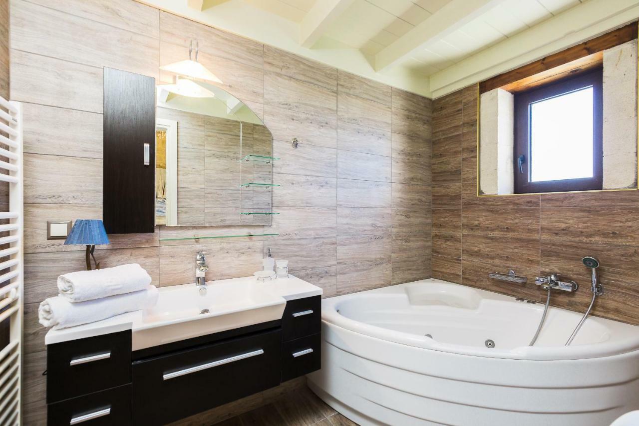 Caramel Villa, With 40M2 Pool & Spa Whirlpool, By Thinkvilla Pánormos Exterior foto